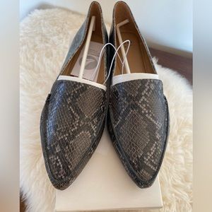 NIB faux snakeskin flats
